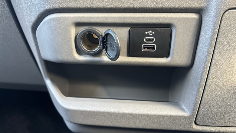 Ford Tourneo Custom 320 L2 Diesel Fwd 2.0 EcoBlue 136ps H1 Titanium 8 seater Auto